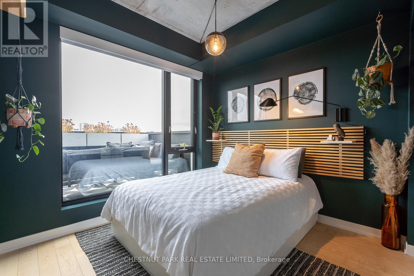 604 - 530 Indian Grove, Toronto, Ontario  M6P 2J2 - Photo 16 - W12545358