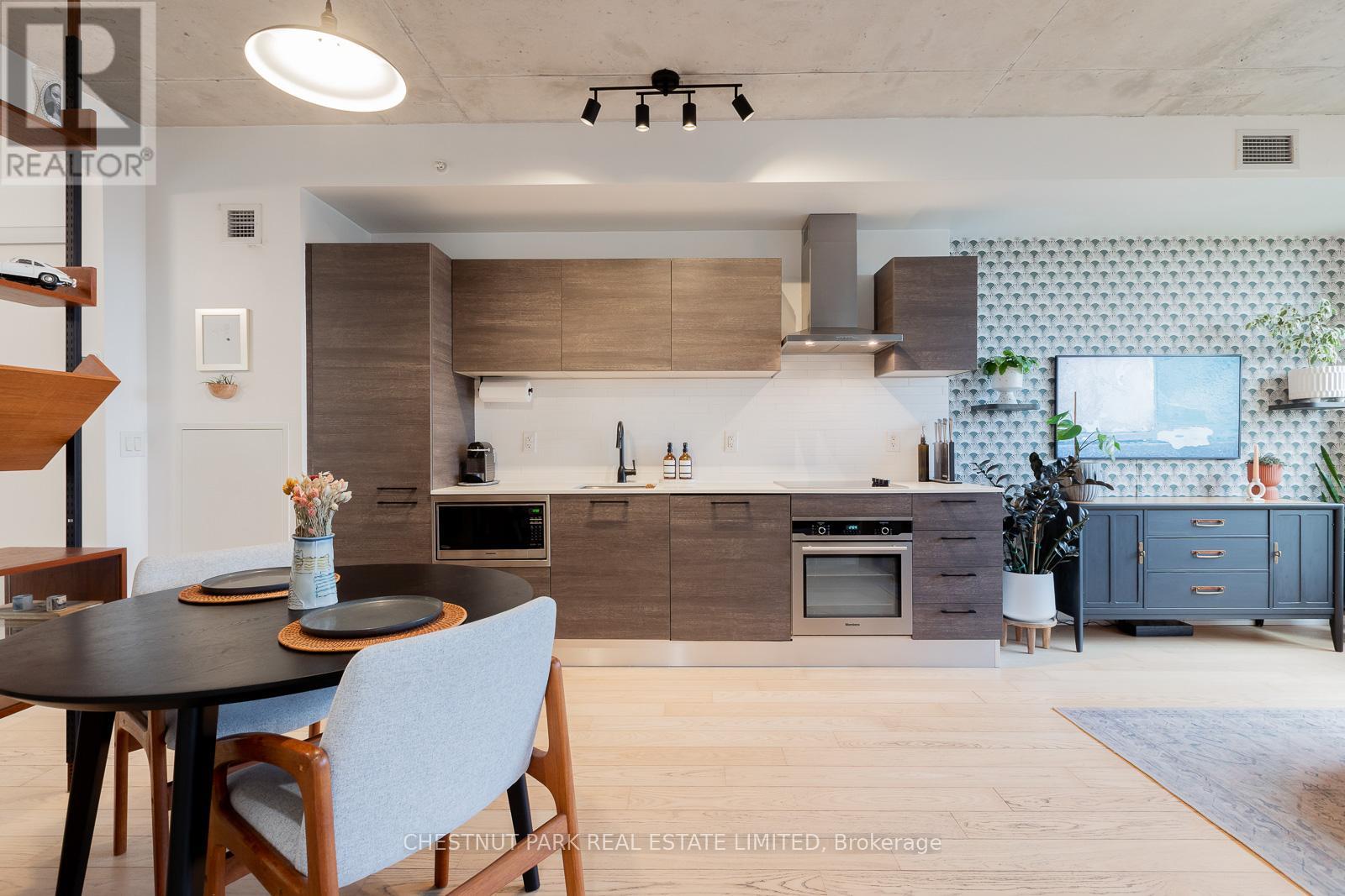 604 - 530 Indian Grove, Toronto, Ontario  M6P 2J2 - Photo 9 - W12545358