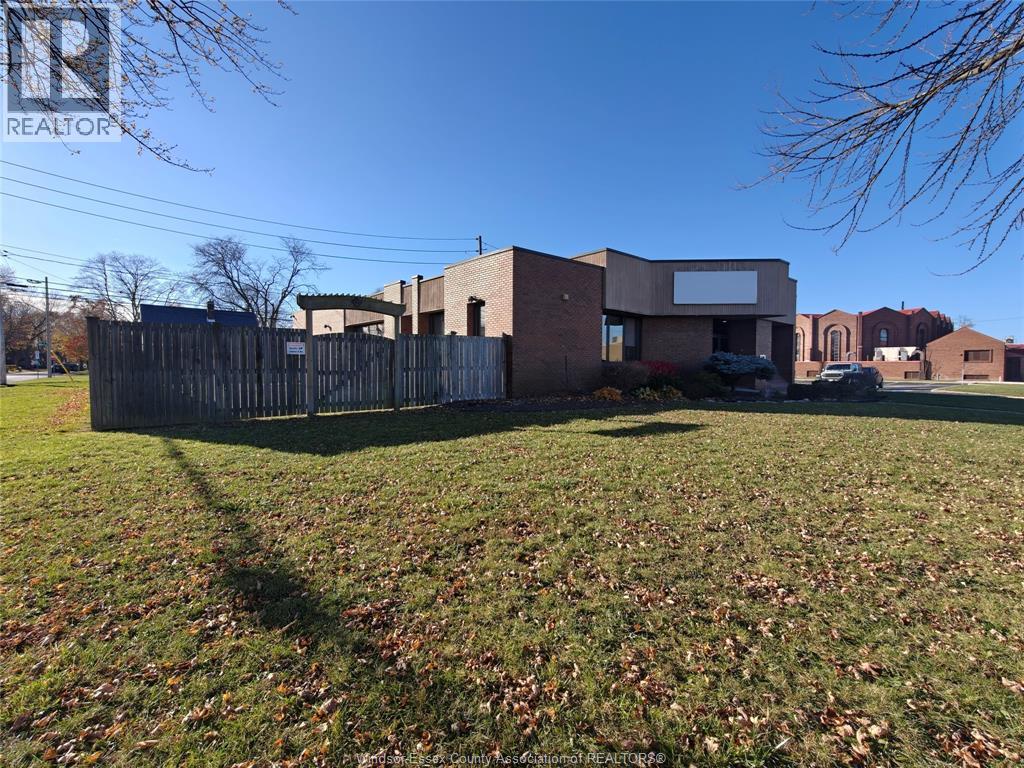 1785 Turner, Windsor, Ontario N8W 3J9 - Photo 3 - 25028841