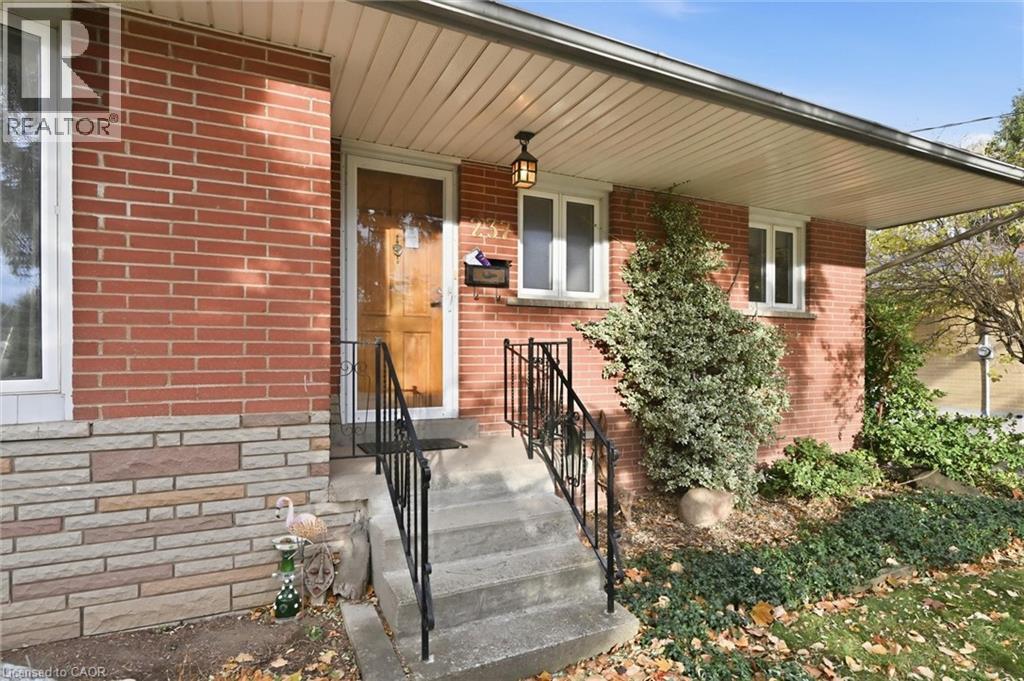 237 Mohawk Road, Oakville, Ontario L6L 2Z1 - Photo 3 - 40788346