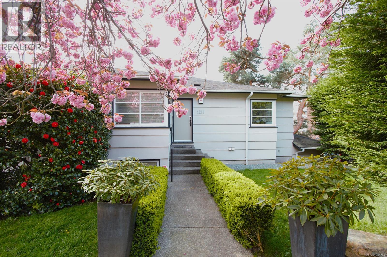 1211 Fairfield Rd, Victoria, British Columbia