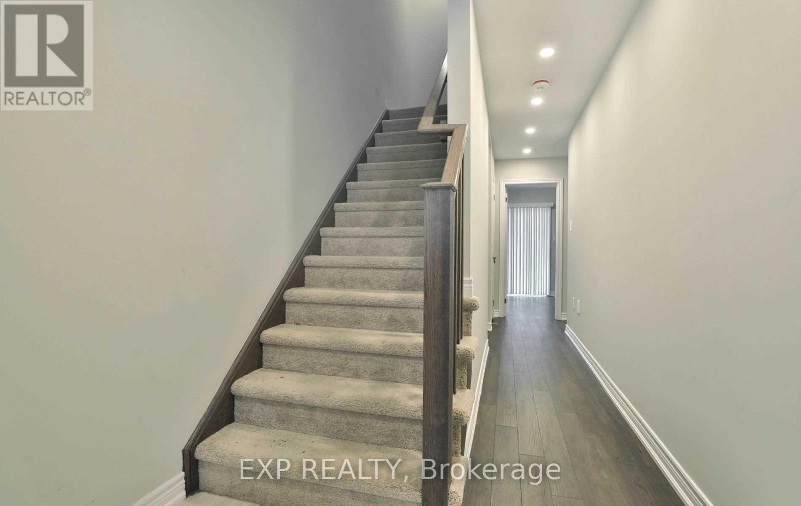 32 Rapids Lane, Hamilton, Ontario  L8K 0A4 - Photo 4 - X12545160