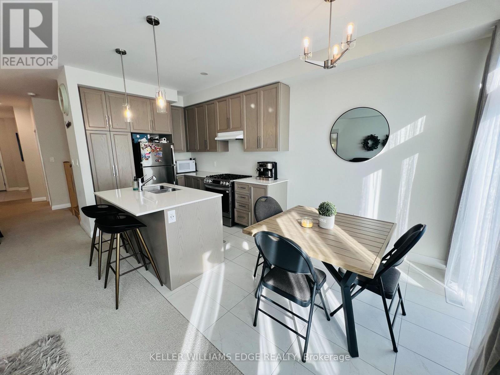 11 Cherry Blossom Heights, Hamilton, Ontario  L9B 0E9 - Photo 8 - X12545176