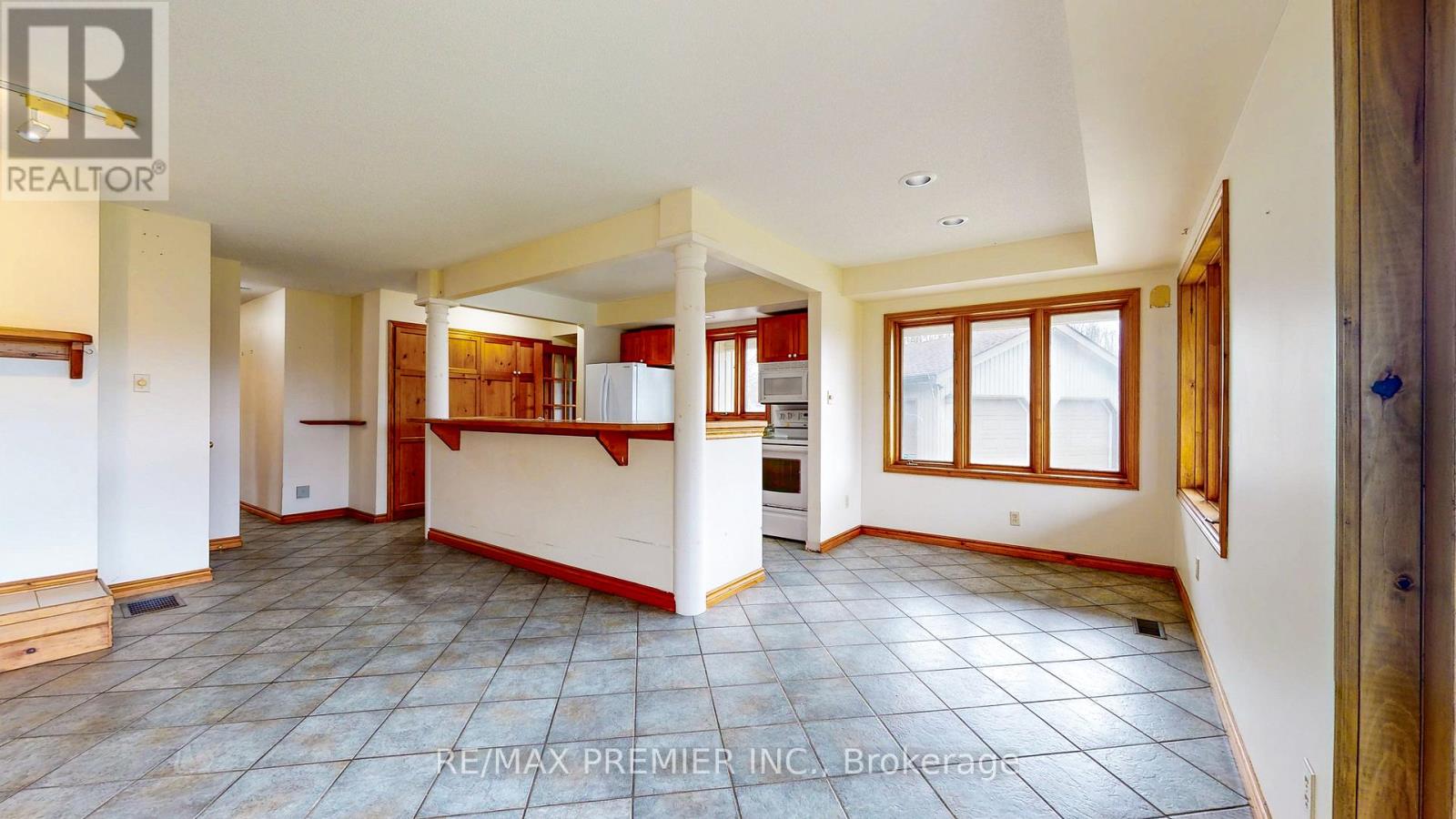 196 Summit View Court, Blue Mountains, Ontario  N0H 1J0 - Photo 11 - X12545282