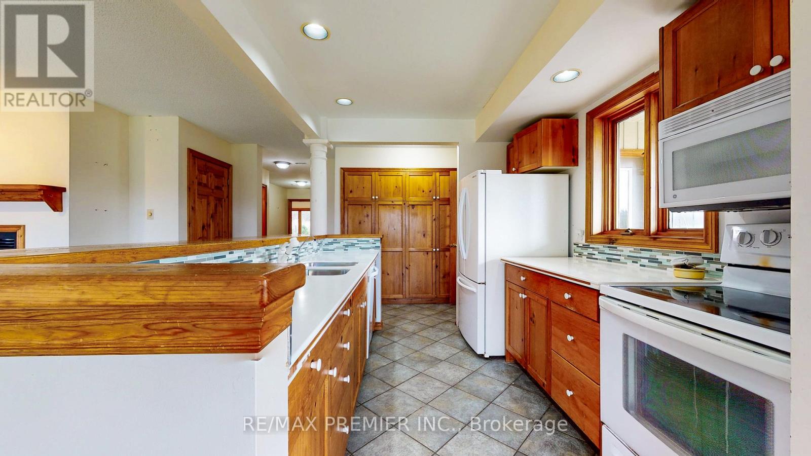 196 Summit View Court, Blue Mountains, Ontario  N0H 1J0 - Photo 6 - X12545282