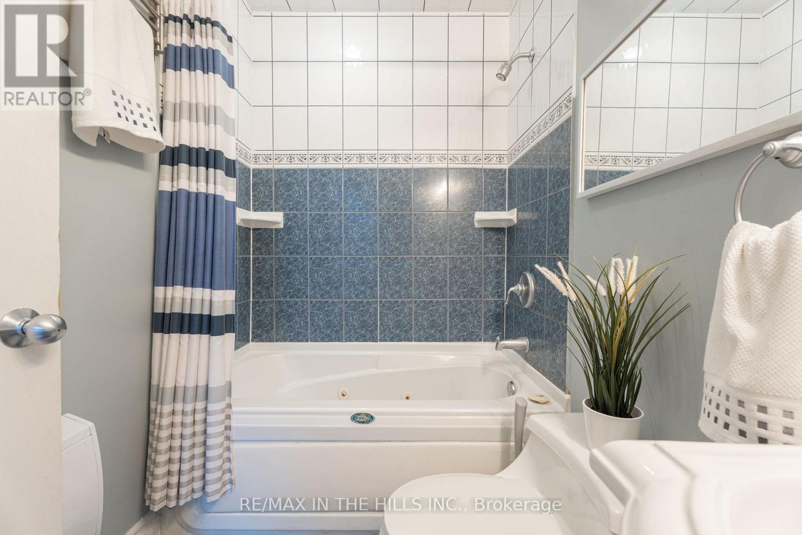 Upper Level - 165 Highbourne Road, Toronto, Ontario M5P 2J8 - Photo 21 - C12530138