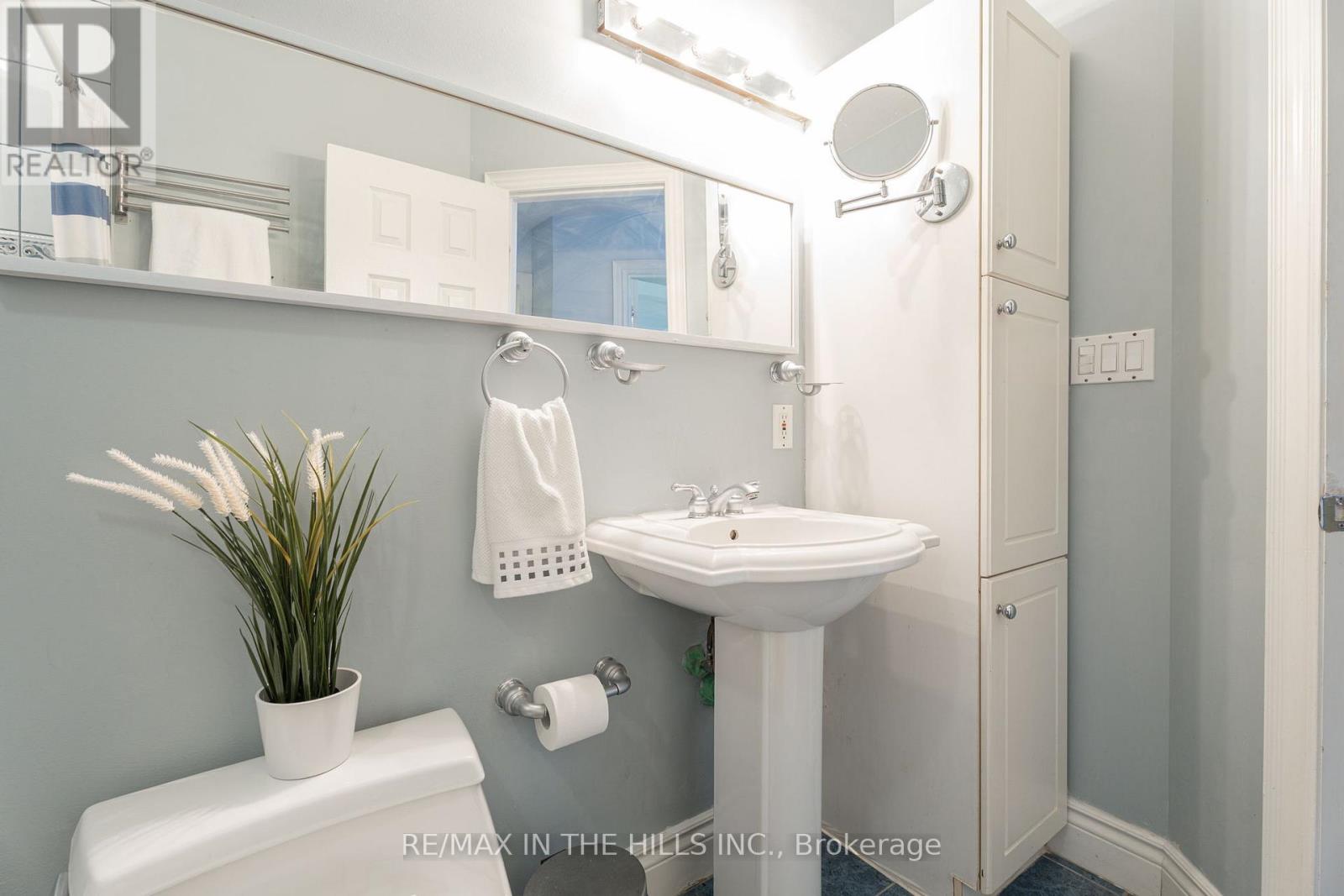 Upper Level - 165 Highbourne Road, Toronto, Ontario M5P 2J8 - Photo 22 - C12530138