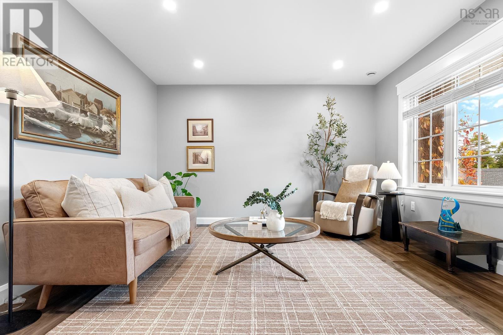 Property at 27 Stone Gate Court image 3