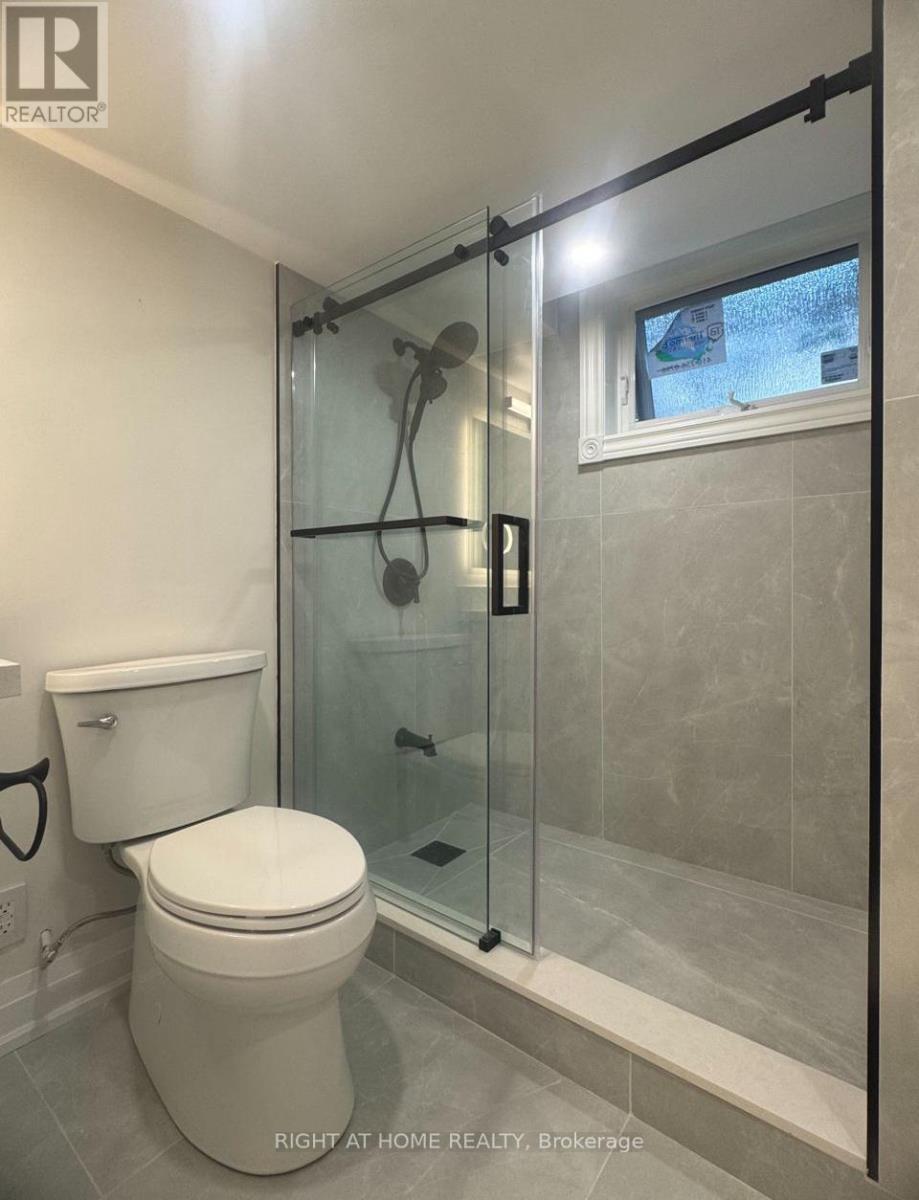 Lower Unit 2 - 7 Warlock Crescent, Toronto, Ontario  M2K 2H8 - Photo 18 - C12545436