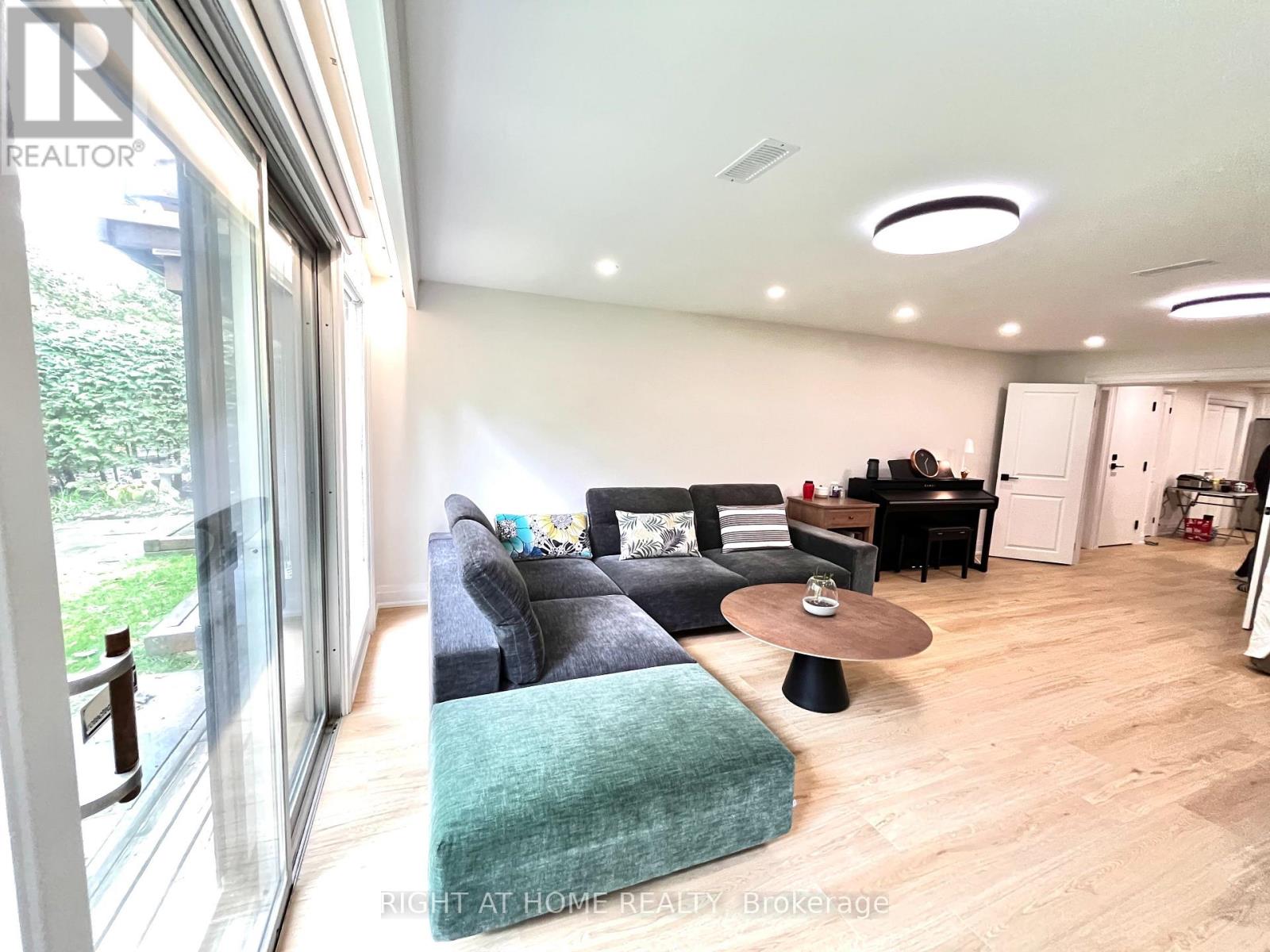 Lower Unit 2 - 7 Warlock Crescent, Toronto, Ontario  M2K 2H8 - Photo 5 - C12545436