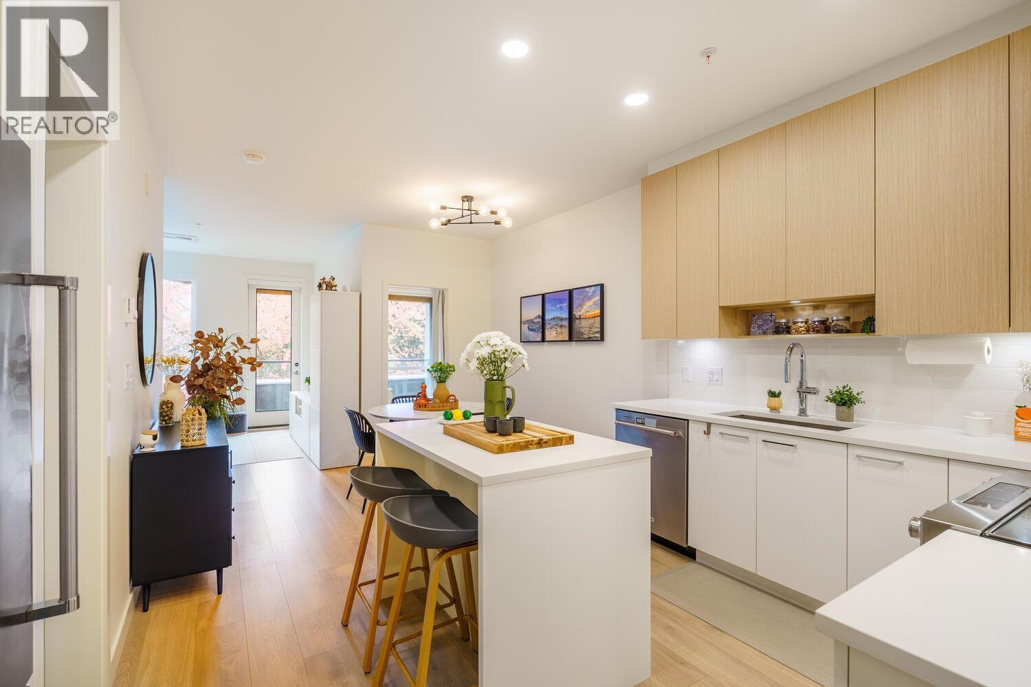 313 7588 16th Street, Burnaby, British Columbia  V3N 0H8 - Photo 3 - R3066621