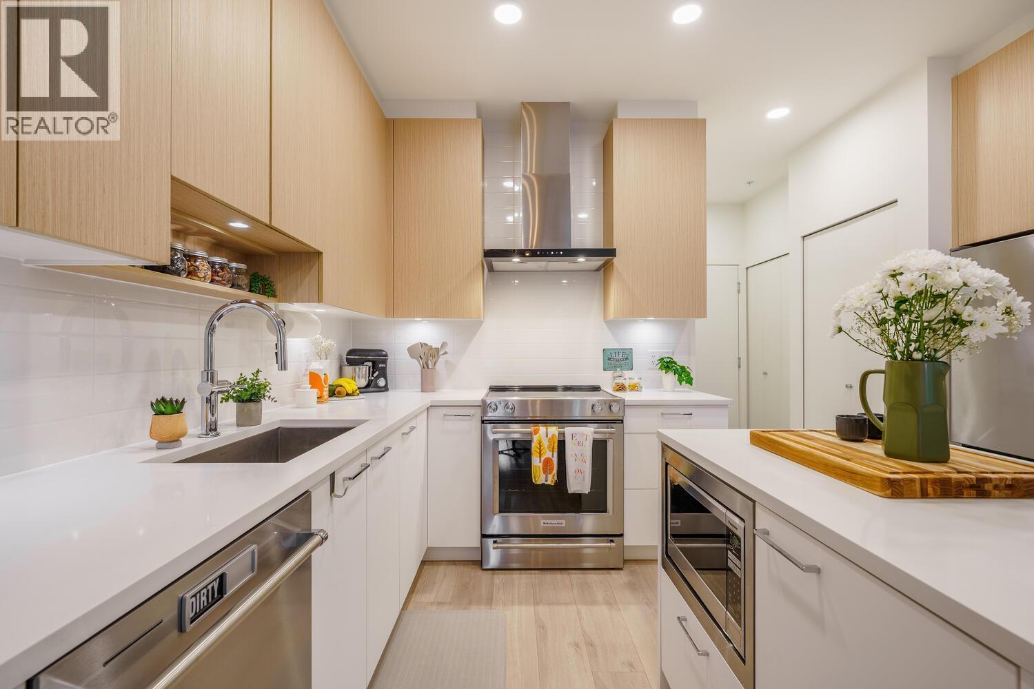 313 7588 16th Street, Burnaby, British Columbia  V3N 0H8 - Photo 8 - R3066621