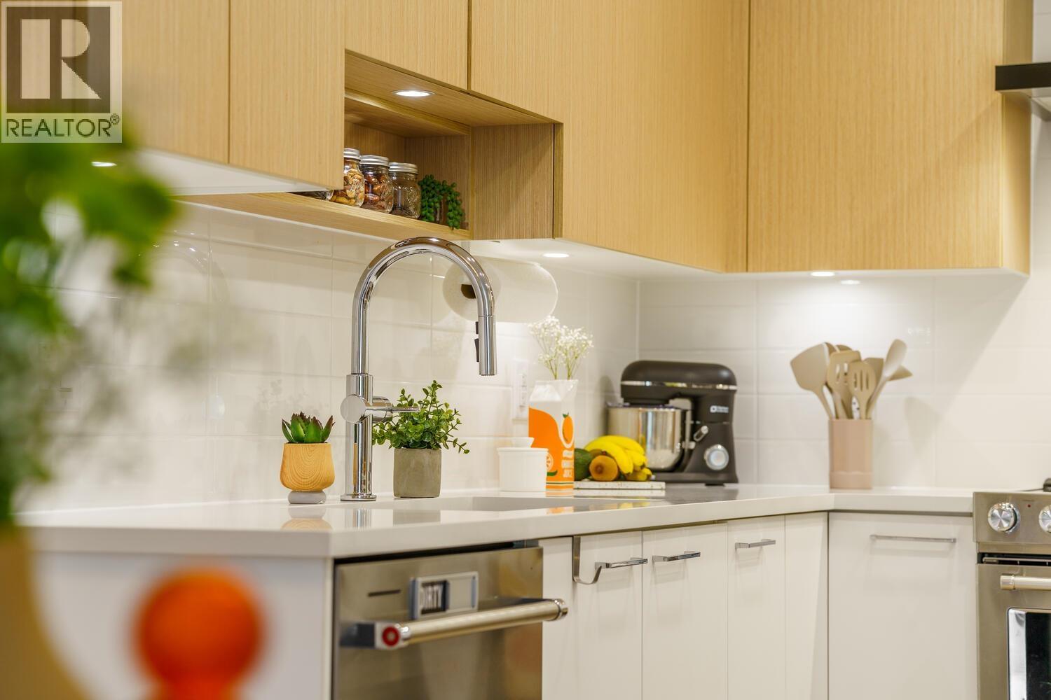 313 7588 16th Street, Burnaby, British Columbia  V3N 0H8 - Photo 9 - R3066621