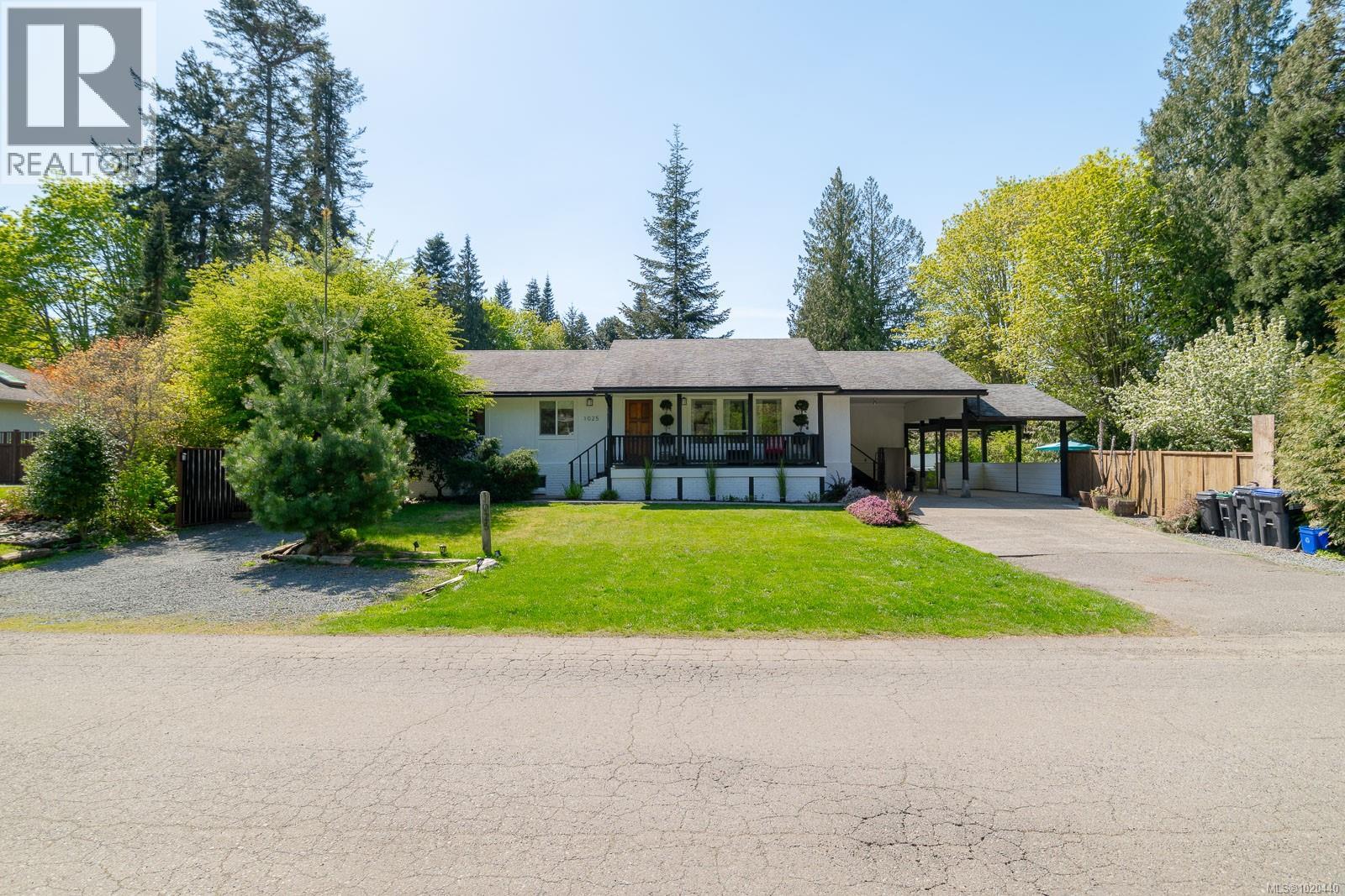 1025 Maple Lane Dr, Parksville, British Columbia