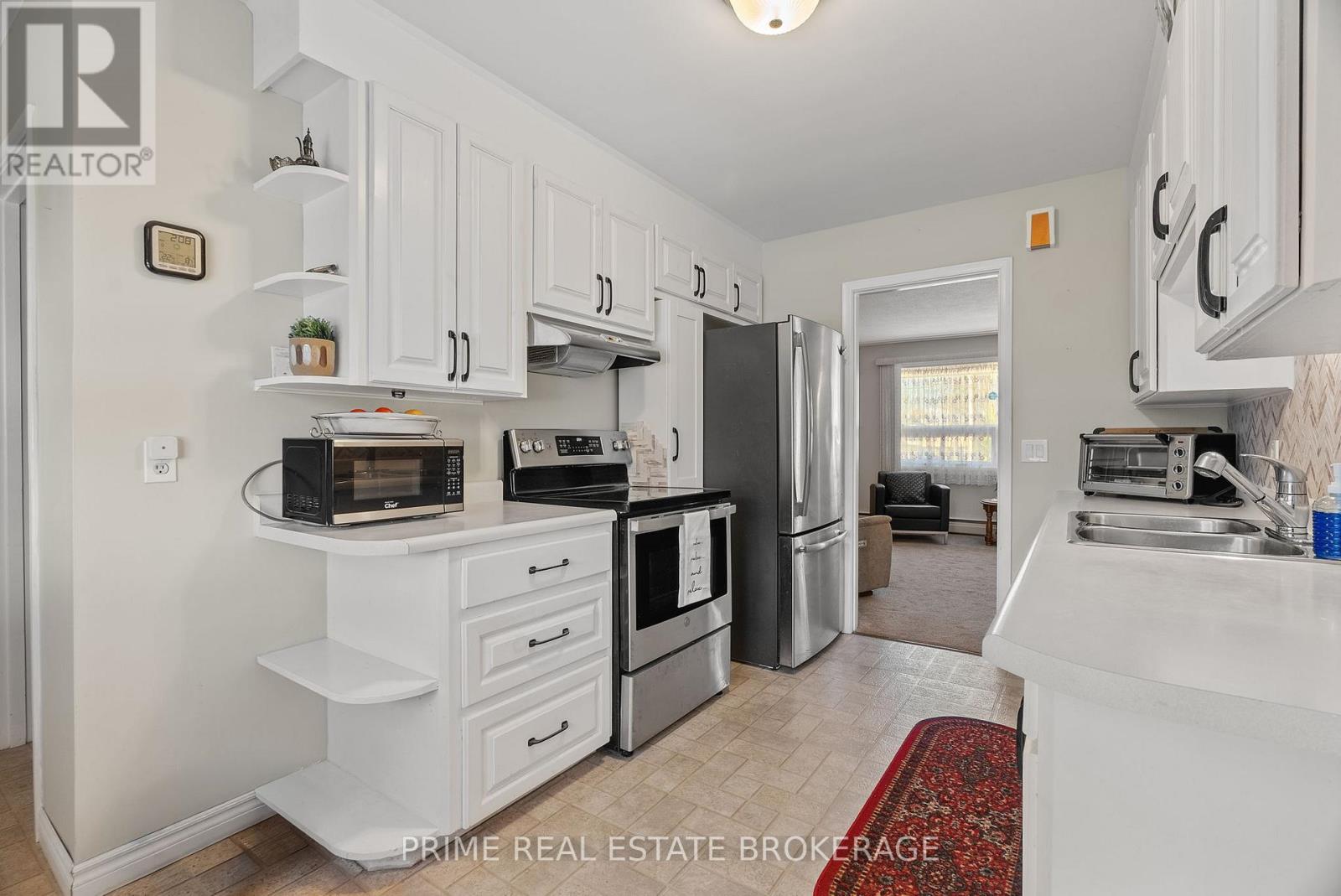 376 William Street, South Huron, Ontario N0M 1S2 - Photo 11 - X12545522