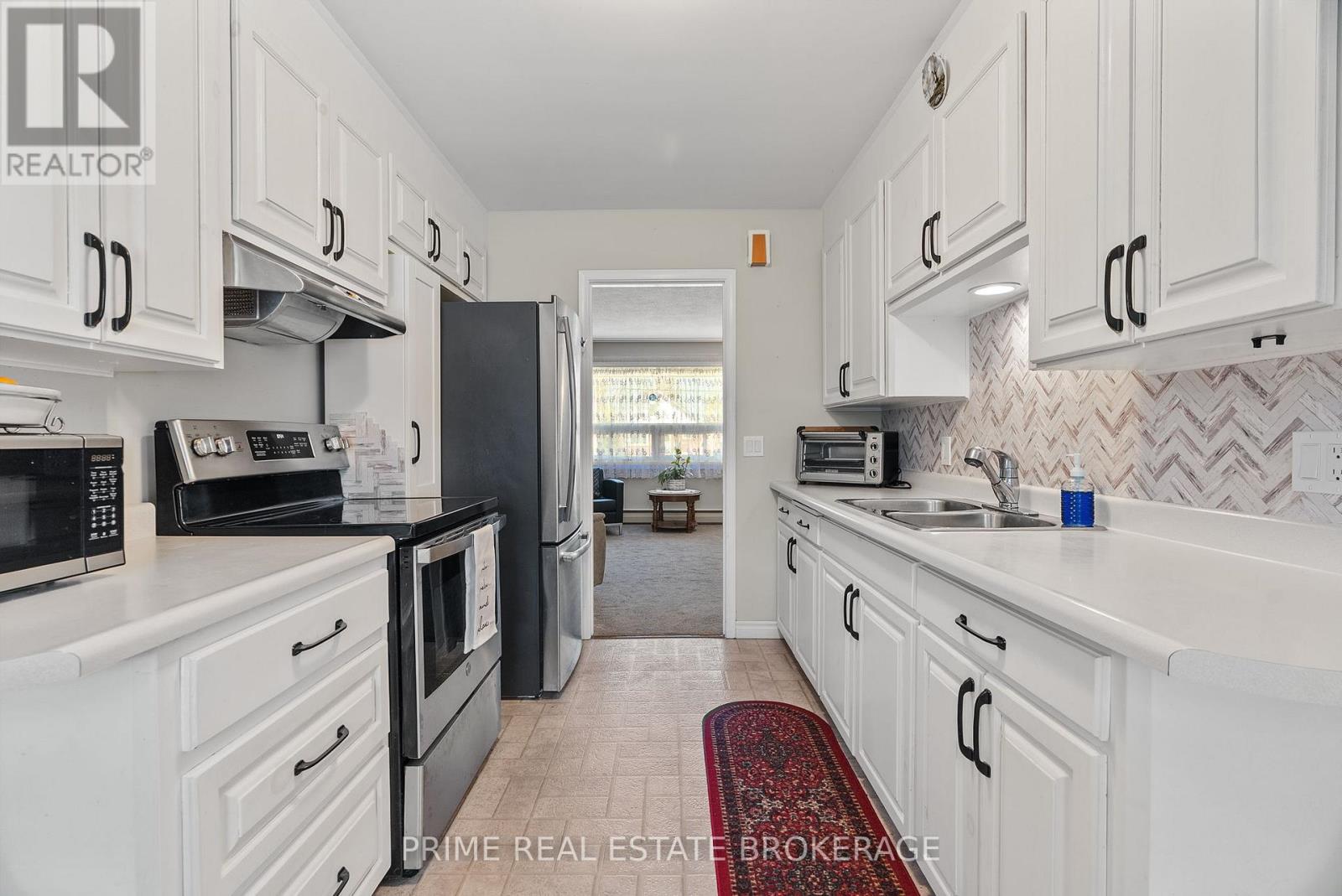 376 William Street, South Huron, Ontario N0M 1S2 - Photo 12 - X12545522