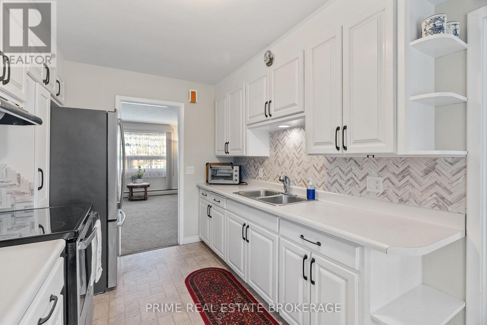 376 William Street, South Huron, Ontario N0M 1S2 - Photo 13 - X12545522