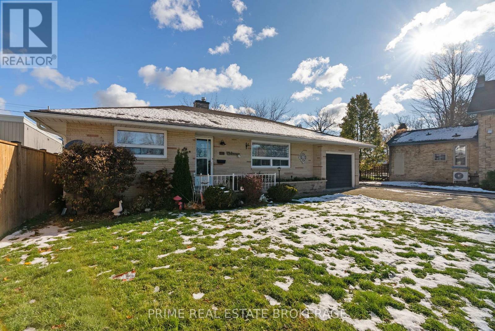 376 William Street, South Huron, Ontario N0M 1S2 - Photo 4 - X12545522