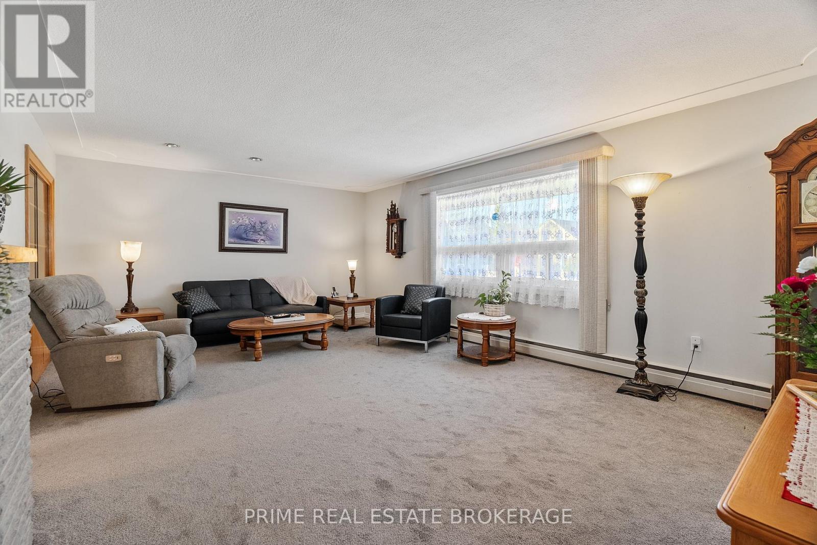 376 William Street, South Huron, Ontario N0M 1S2 - Photo 7 - X12545522