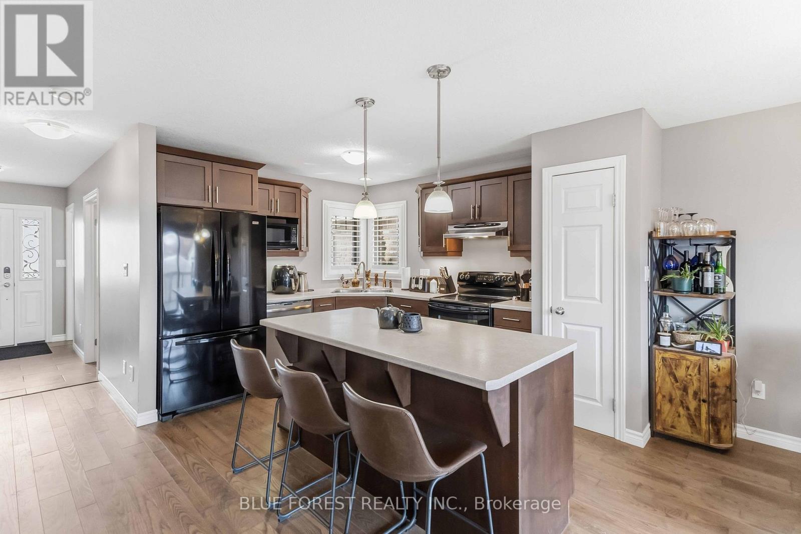 77 Pine Valley Drive, St. Thomas, Ontario N5P 0B3 - Photo 5 - X12545722