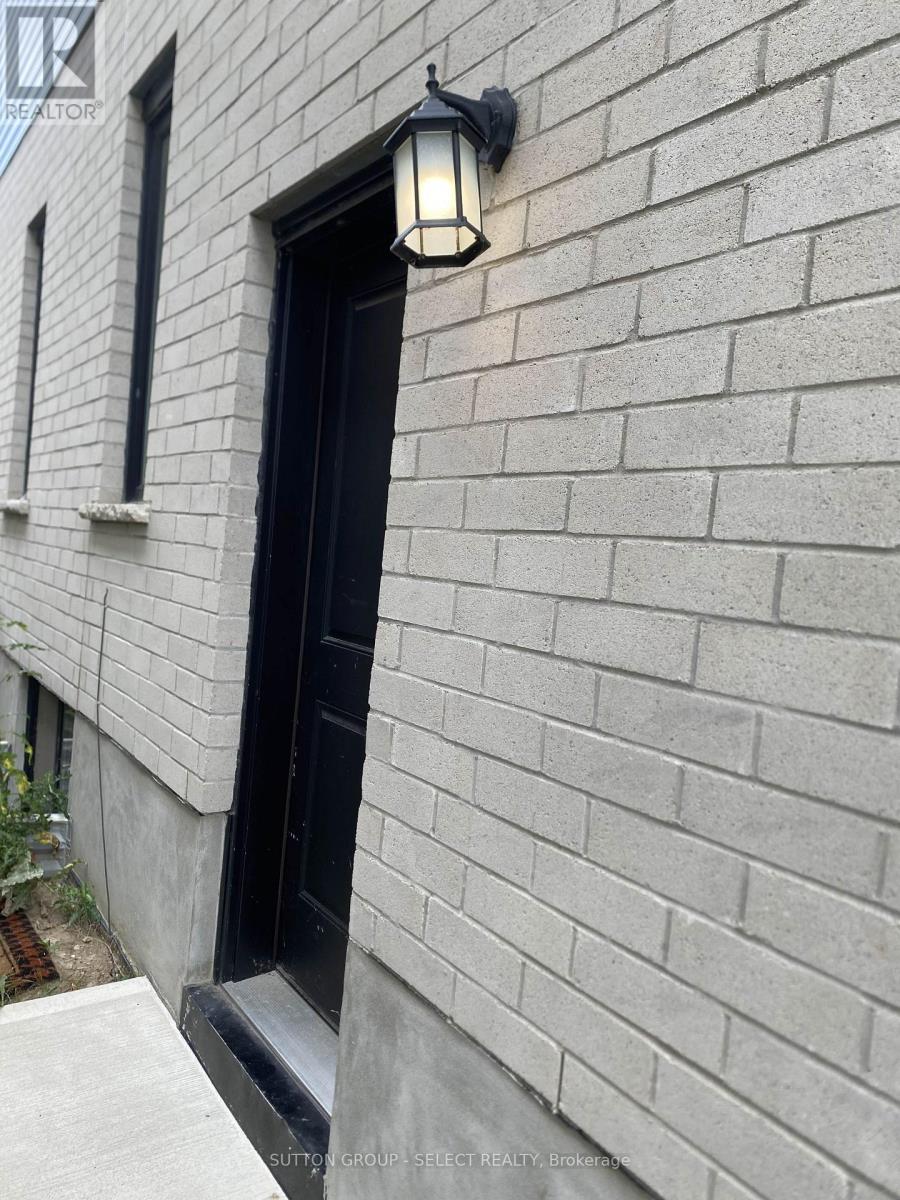 2783 Oriole Drive, London South, Ontario N6M 0G9 - Photo 2 - X12545730