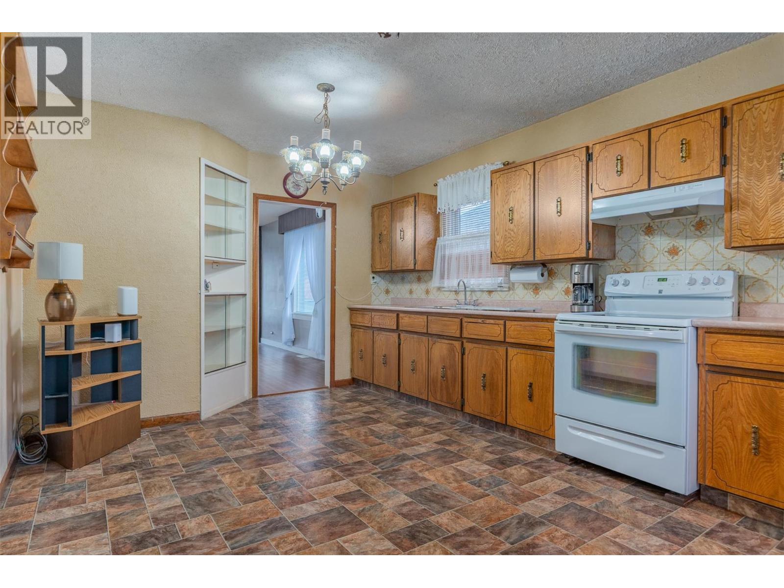 1329 Columbia Avenue, Trail, British Columbia  V1R 1J5 - Photo 6 - 10369186