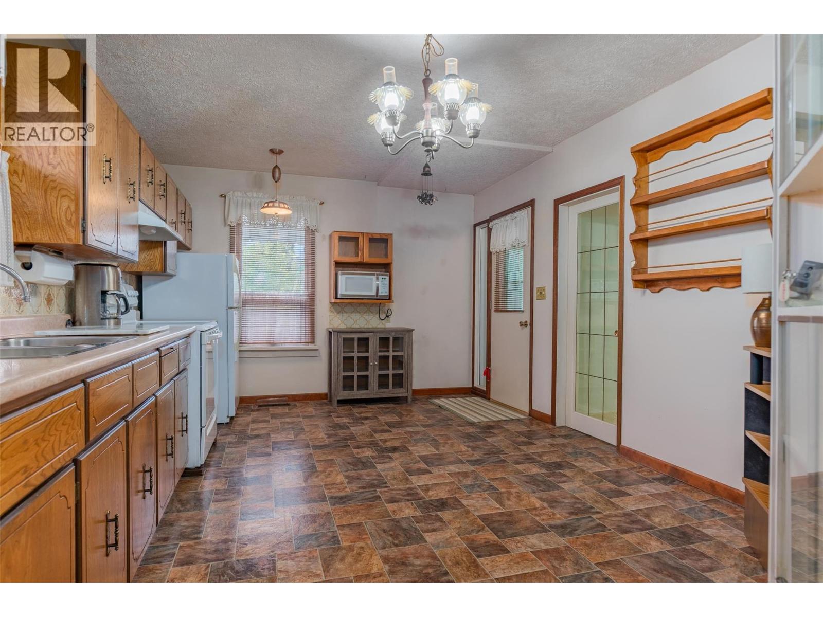 1329 Columbia Avenue, Trail, British Columbia  V1R 1J5 - Photo 4 - 10369186