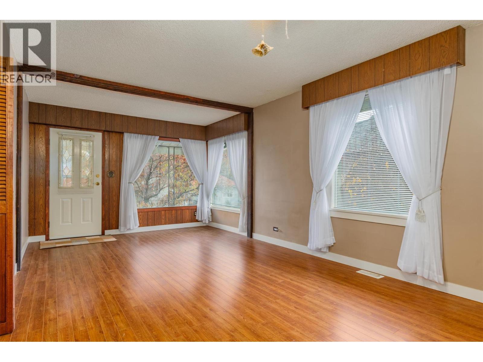 1329 Columbia Avenue, Trail, British Columbia  V1R 1J5 - Photo 11 - 10369186