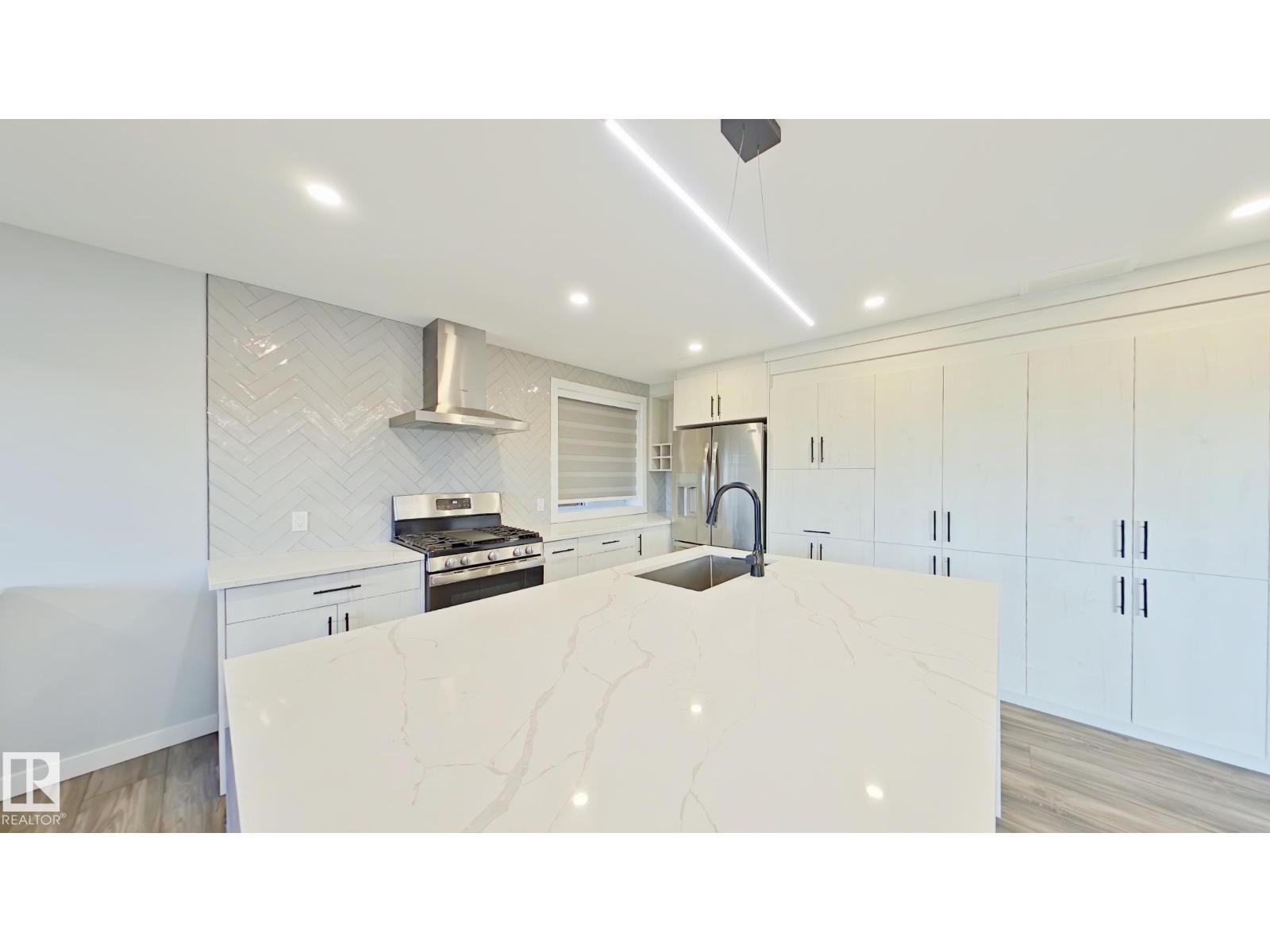 #Bsmt 2118 53 ST SW, Edmonton, Alberta