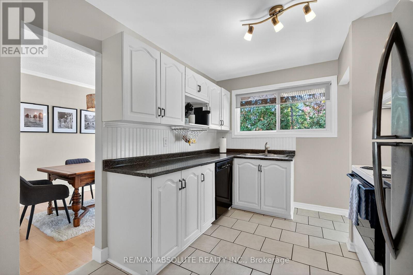 2186 Tawney Road, Ottawa, Ontario  K1G 1C5 - Photo 11 - X12545536