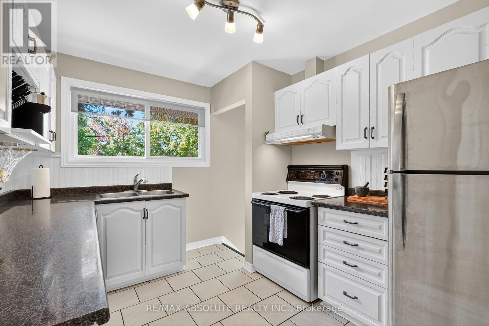 2186 Tawney Road, Ottawa, Ontario  K1G 1C5 - Photo 13 - X12545536