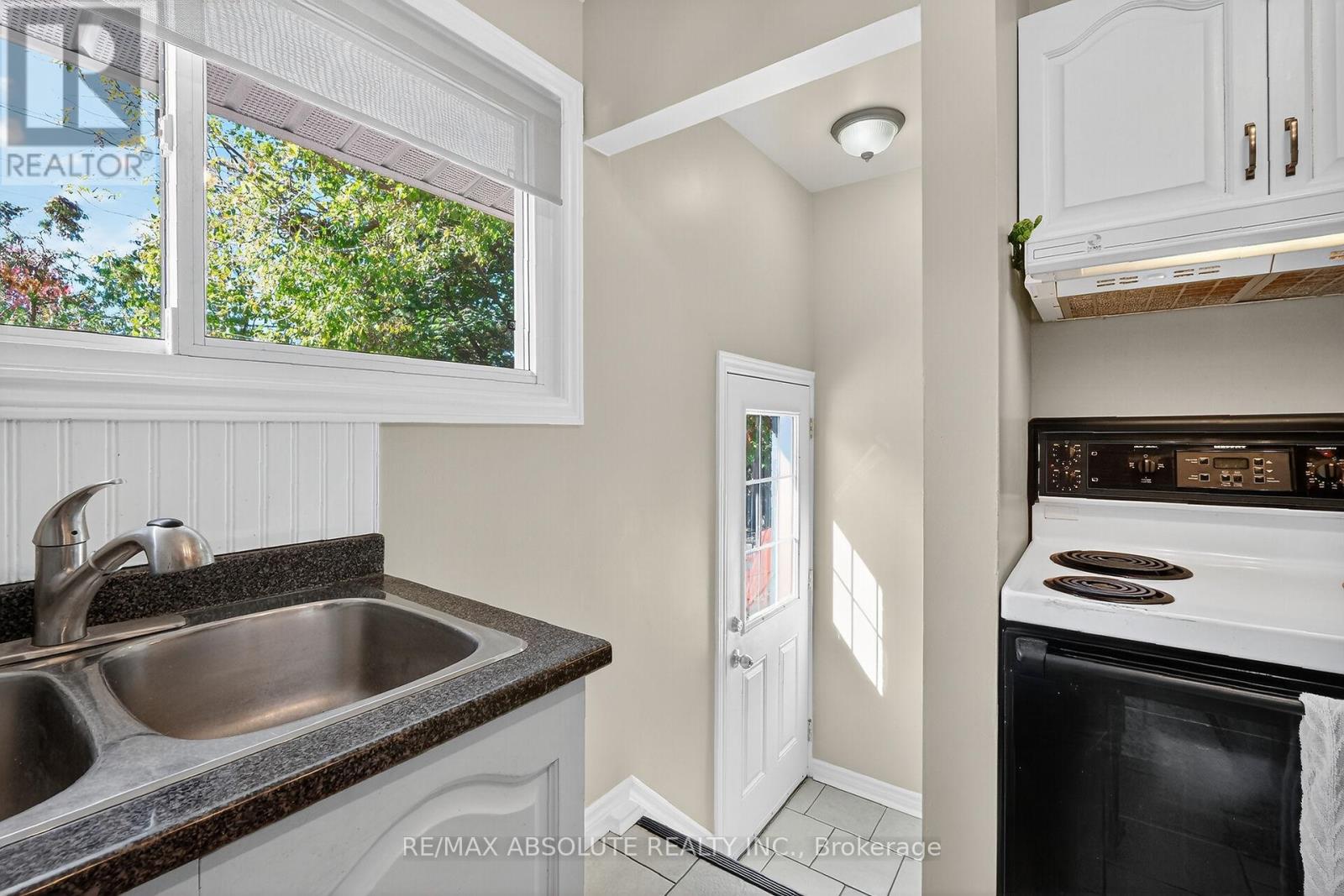 2186 Tawney Road, Ottawa, Ontario  K1G 1C5 - Photo 17 - X12545536