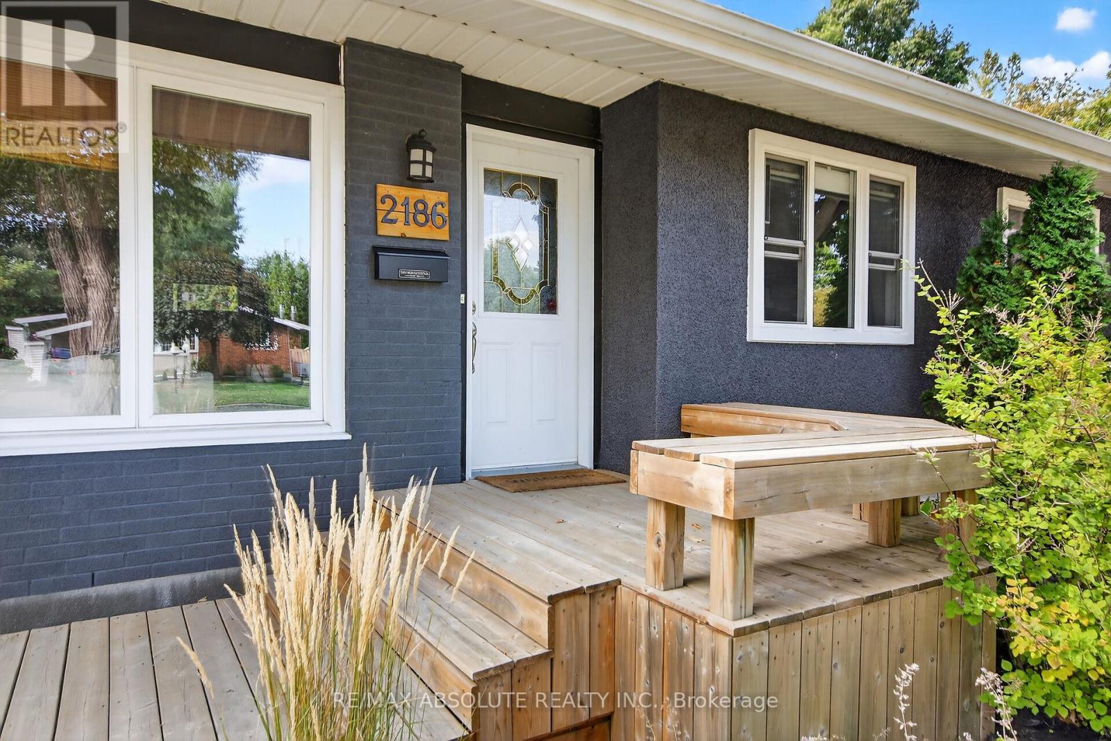 2186 Tawney Road, Ottawa, Ontario  K1G 1C5 - Photo 3 - X12545536