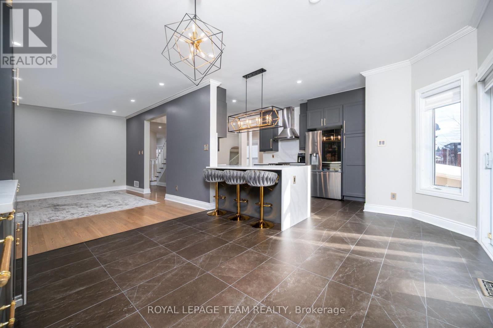 115 Grandpark Circle, Ottawa, Ontario K1G 6R6 - Photo 12 - X12545564