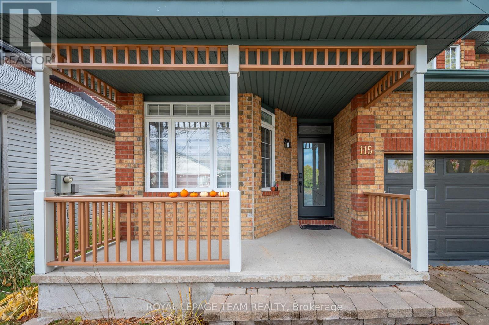 115 Grandpark Circle, Ottawa, Ontario K1G 6R6 - Photo 2 - X12545564