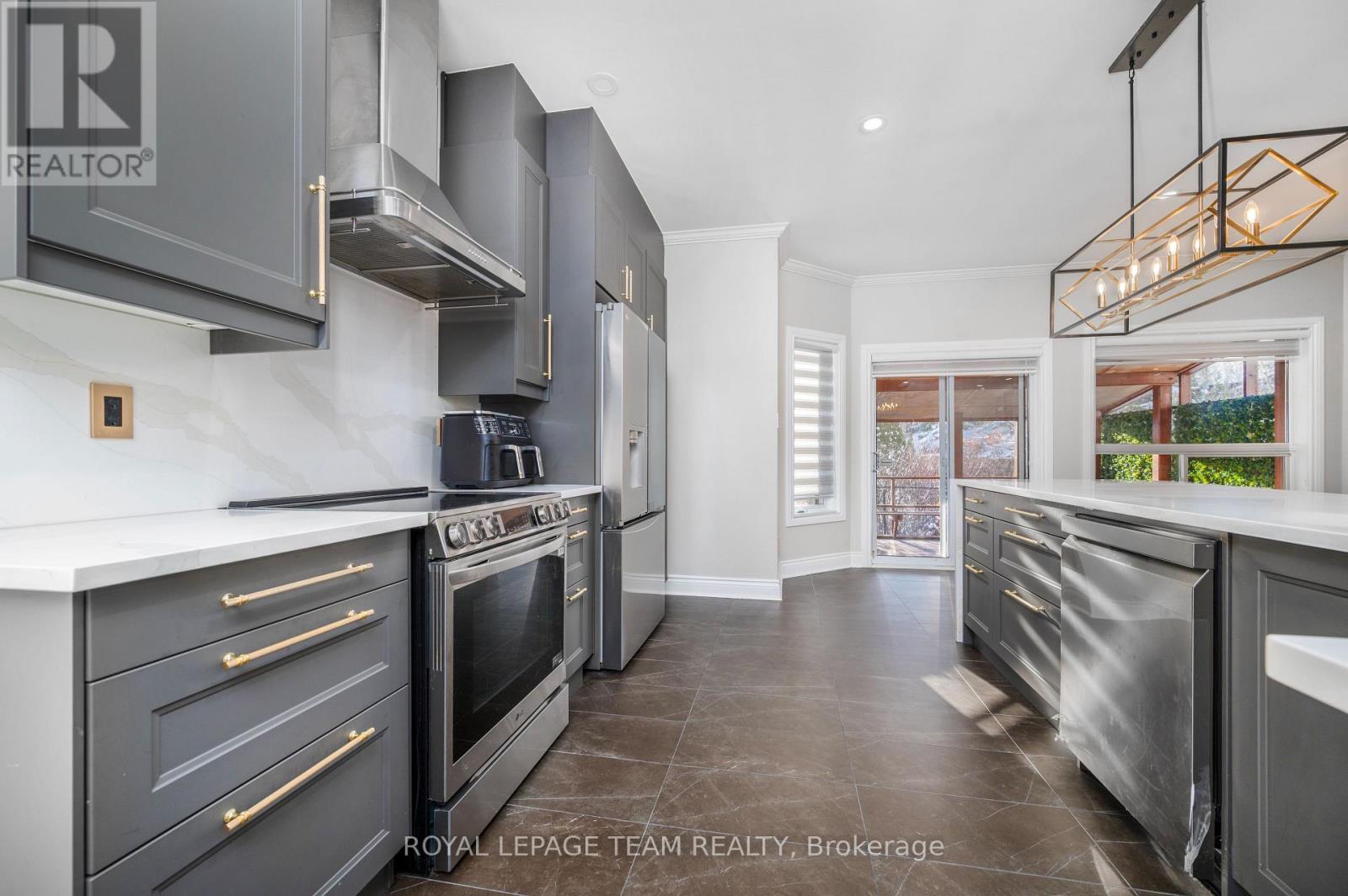 115 Grandpark Circle, Ottawa, Ontario K1G 6R6 - Photo 20 - X12545564