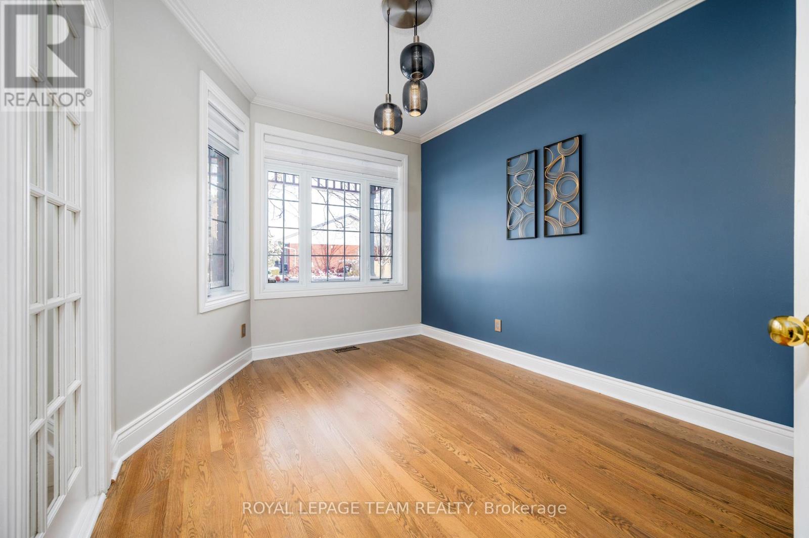 115 Grandpark Circle, Ottawa, Ontario K1G 6R6 - Photo 6 - X12545564