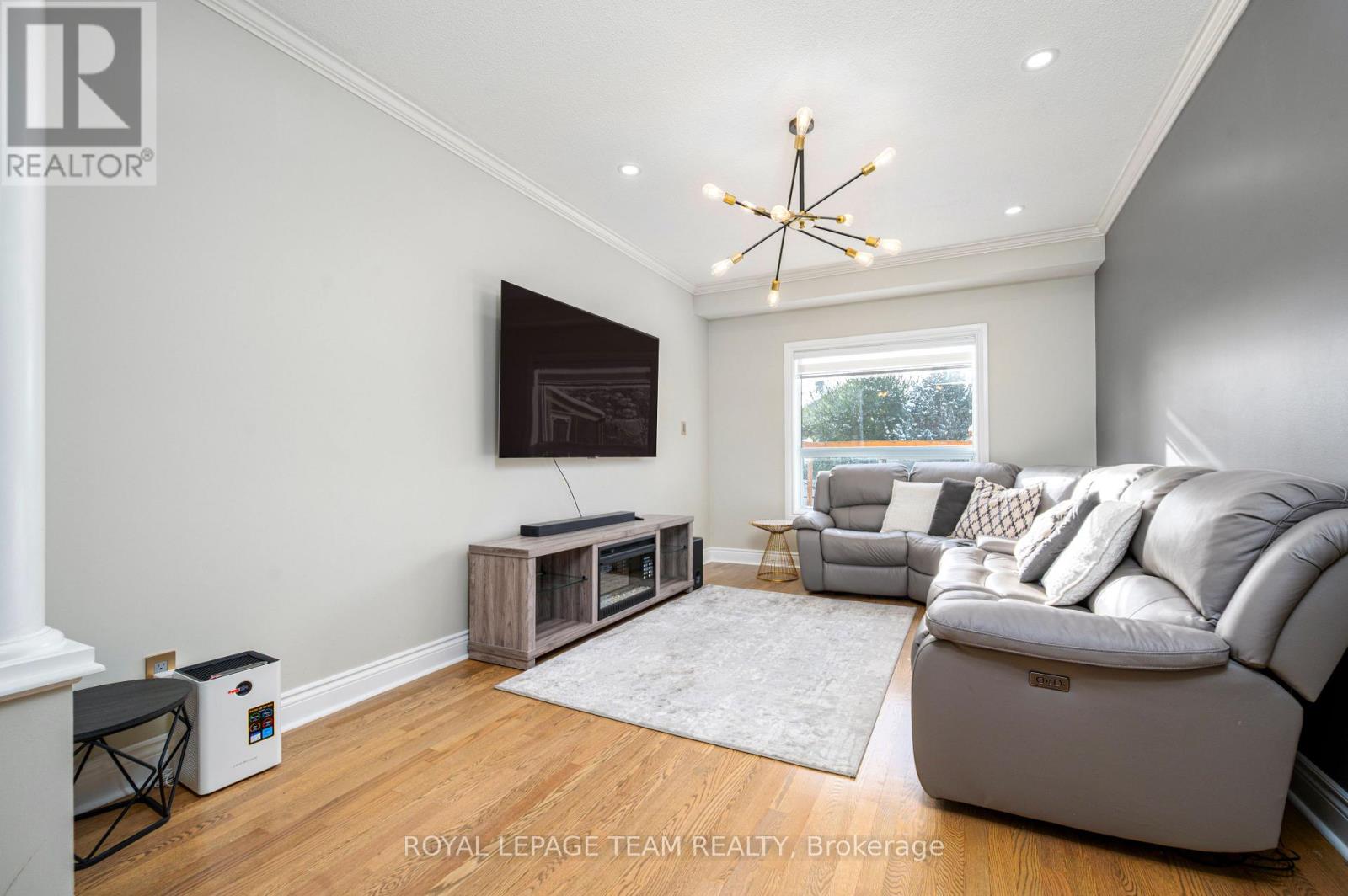 115 Grandpark Circle, Ottawa, Ontario K1G 6R6 - Photo 8 - X12545564