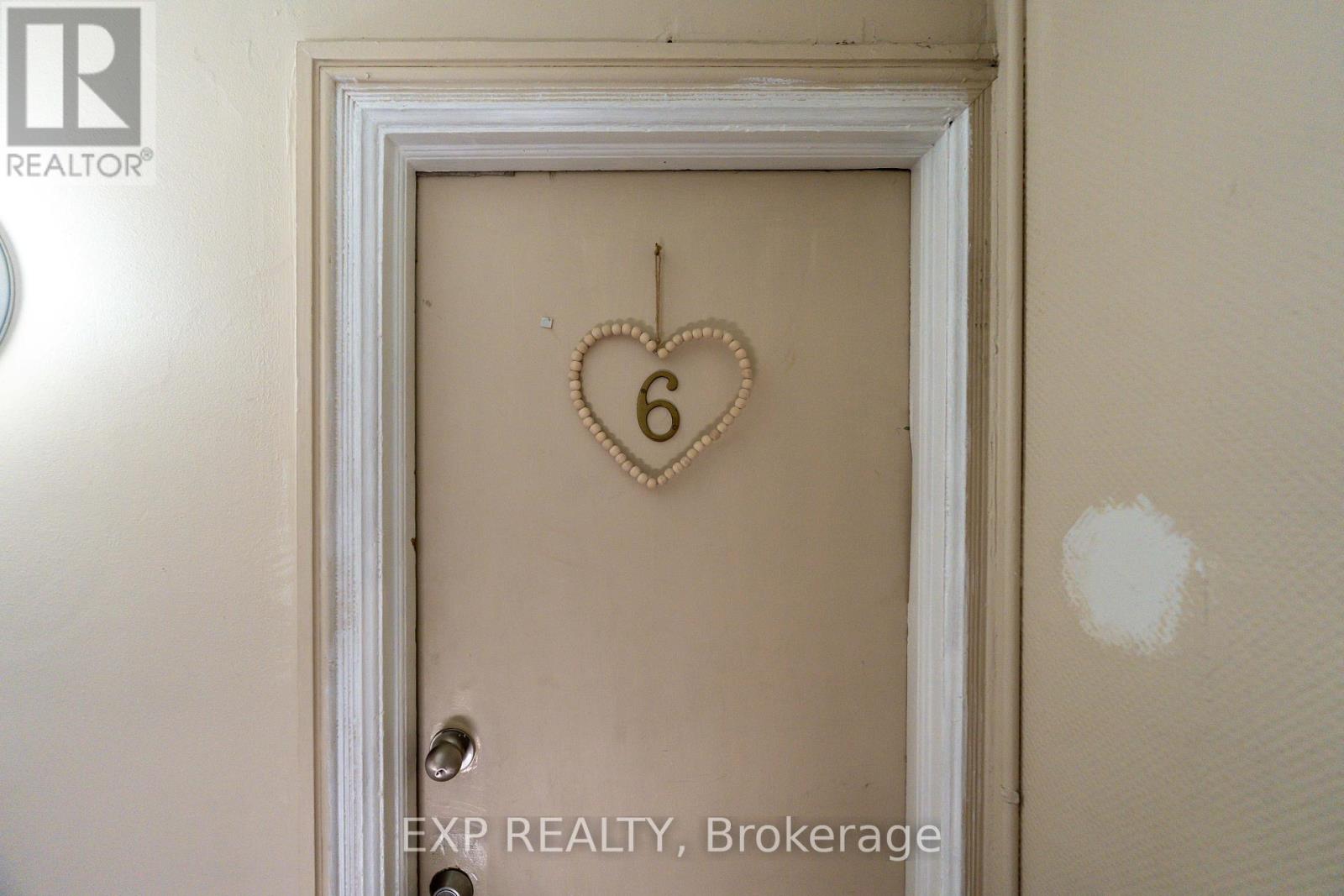 88 Maclaren Street, Ottawa, Ontario  K2P 0K6 - Photo 6 - X12545620