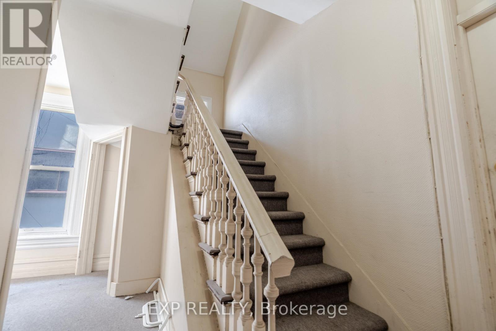 88 Maclaren Street, Ottawa, Ontario  K2P 0K6 - Photo 8 - X12545620