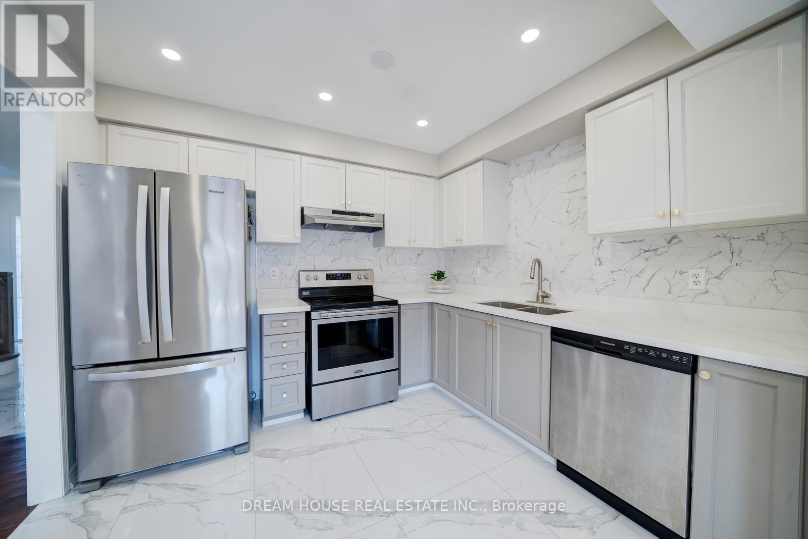 417 King Street E, East Gwillimbury, Ontario L0G 1M0 - Photo 10 - N12545438