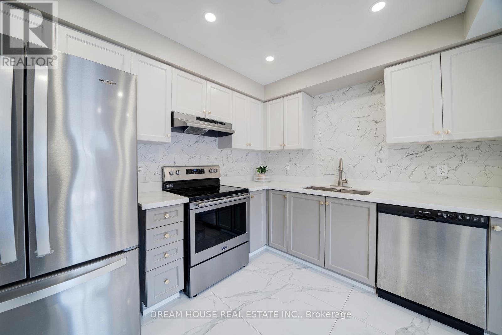 417 King Street E, East Gwillimbury, Ontario L0G 1M0 - Photo 12 - N12545438