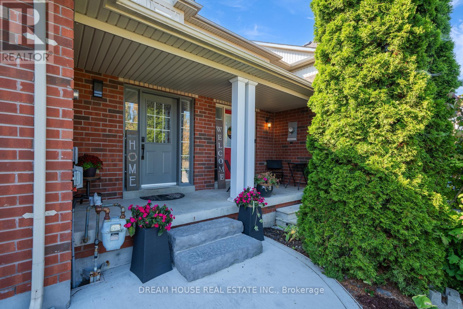 417 King Street E, East Gwillimbury, Ontario L0G 1M0 - Photo 2 - N12545438