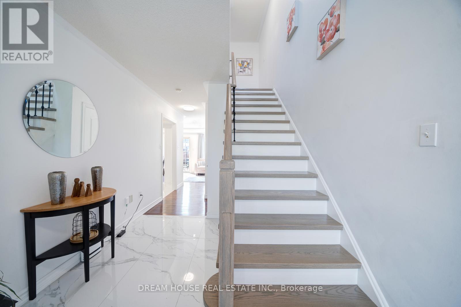 417 King Street E, East Gwillimbury, Ontario L0G 1M0 - Photo 5 - N12545438