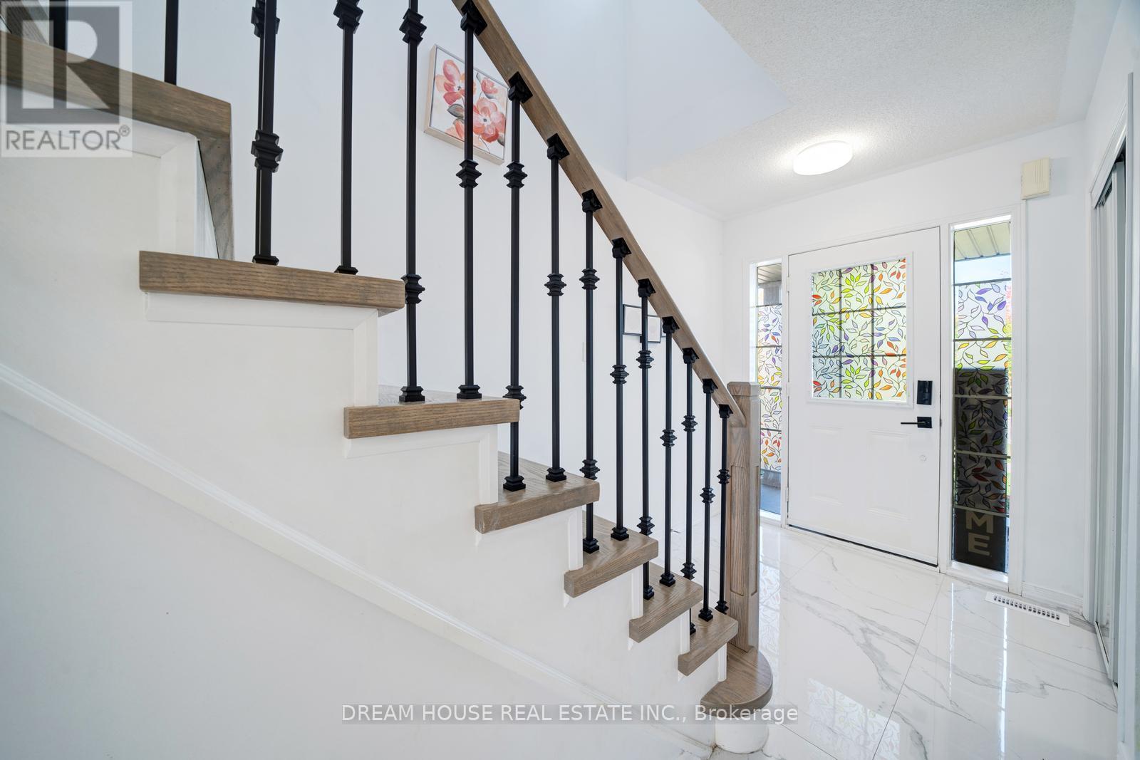 417 King Street E, East Gwillimbury, Ontario L0G 1M0 - Photo 6 - N12545438