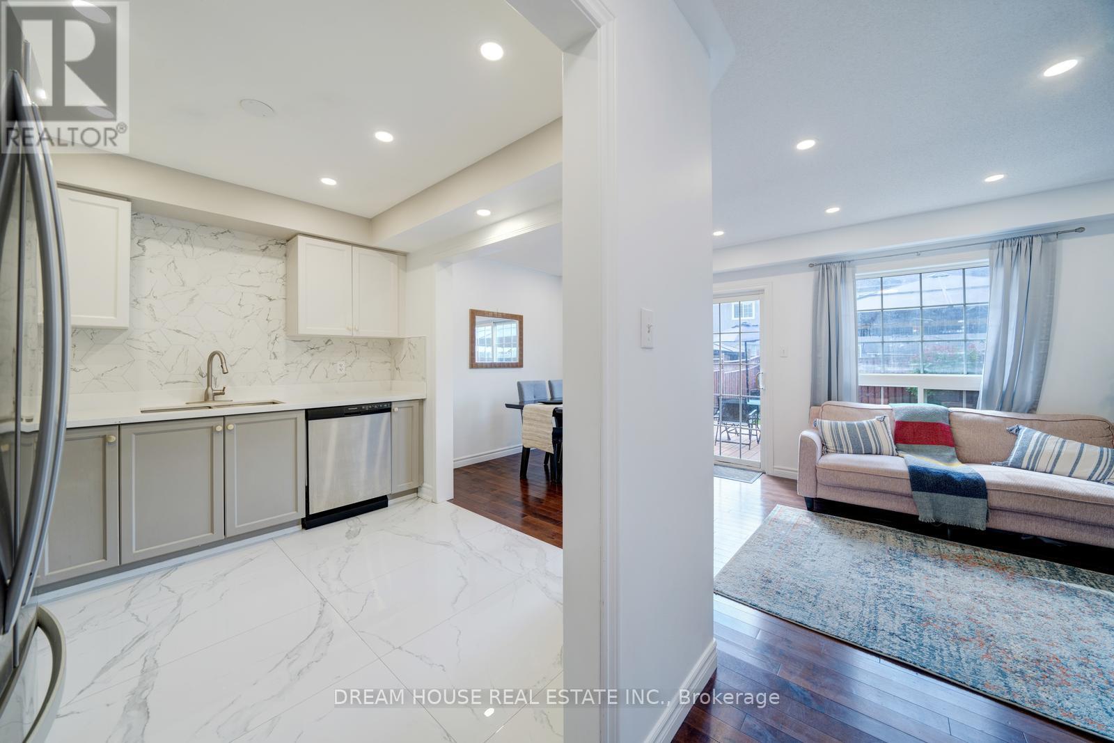 417 King Street E, East Gwillimbury, Ontario L0G 1M0 - Photo 8 - N12545438