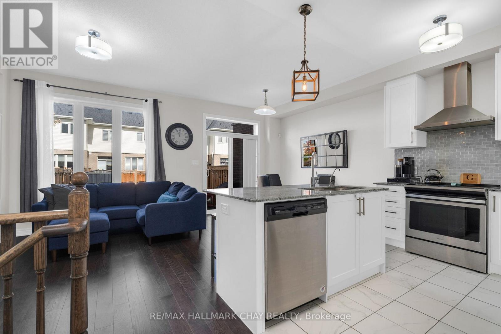 46 Clifford Crescent, New Tecumseth, Ontario L0G 1W0 - Photo 4 - N12545504