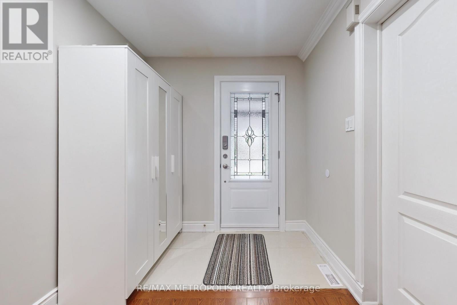 64 Mandel Crescent, Richmond Hill, Ontario  L4C 9Z7 - Photo 18 - N12545510