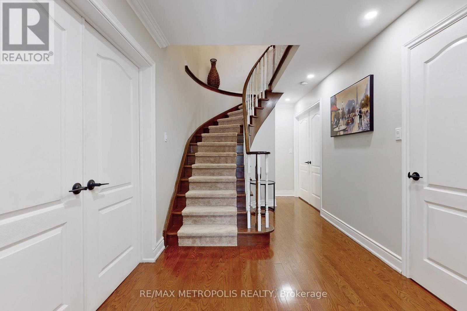 64 Mandel Crescent, Richmond Hill, Ontario  L4C 9Z7 - Photo 19 - N12545510