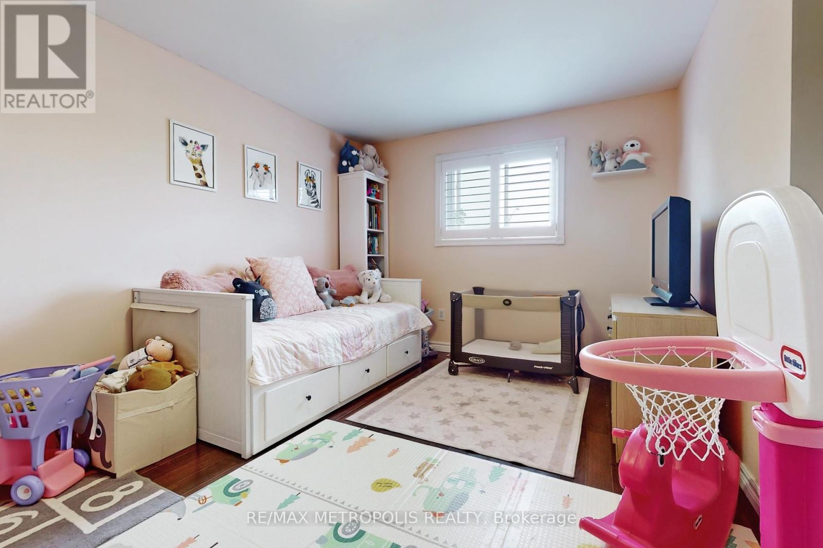 64 Mandel Crescent, Richmond Hill, Ontario  L4C 9Z7 - Photo 22 - N12545510